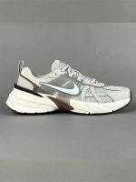 کفش نایک رانینگی مردانه Nike V2k مدل FN0738-107