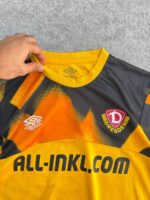 کیت فوتبال برند Umbro اورجینال | پیراهن Dynamo Dresden | ساخت اندونزی - Image 3